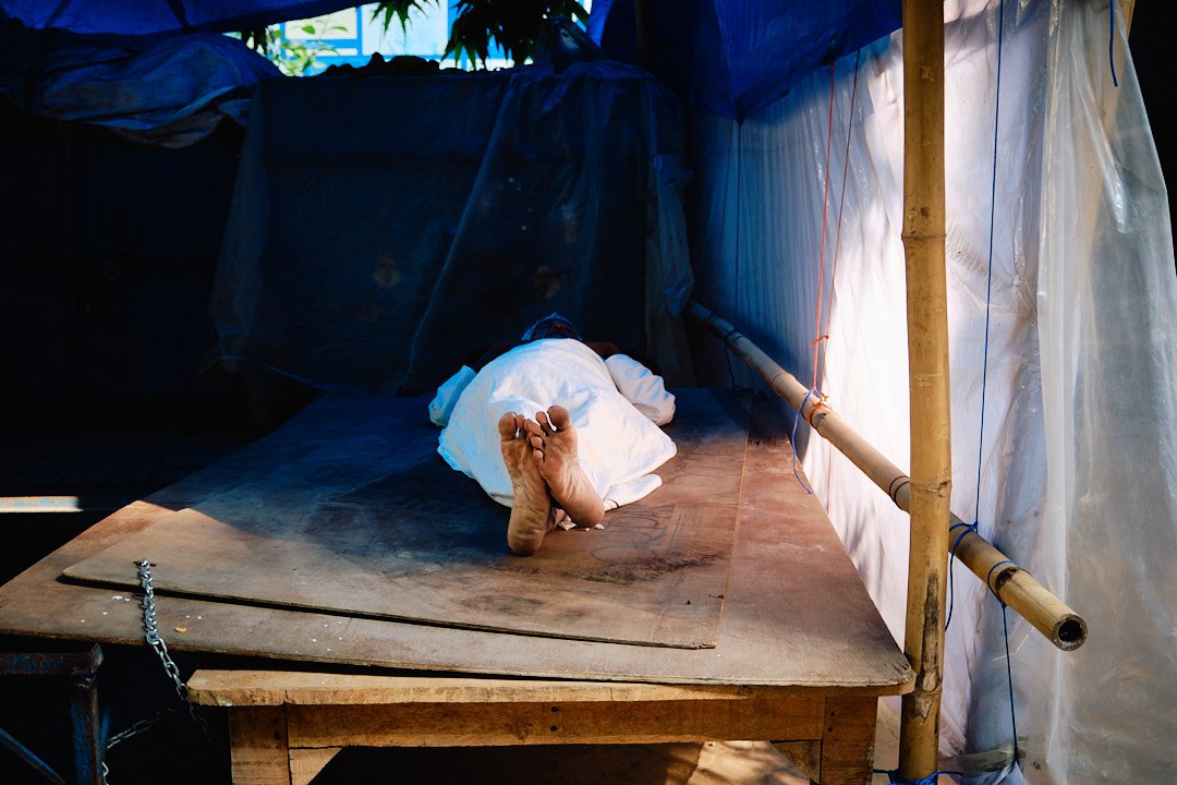 Photography Street Oblivion India Devotion Religion Transcendence Bodhgaya Sleep Man