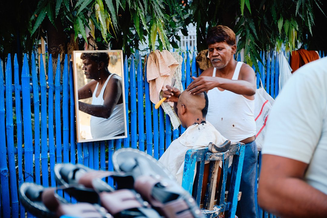 Photography Street Oblivion India Devotion Religion Transcendence Barber Ritual Shave