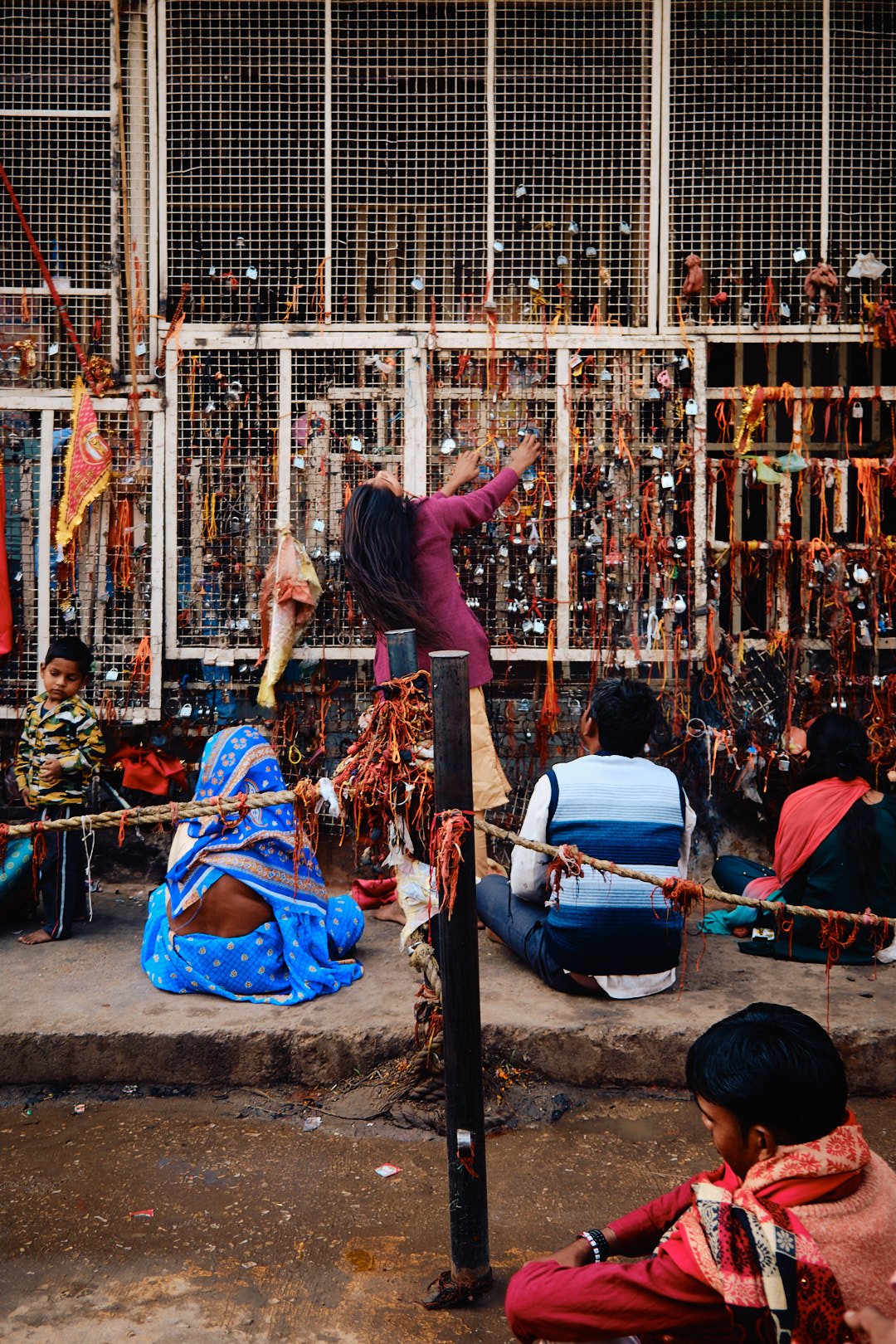 Photography Street Oblivion India Devotion Religion Transcendence Woman Crowd Trance Madness Family