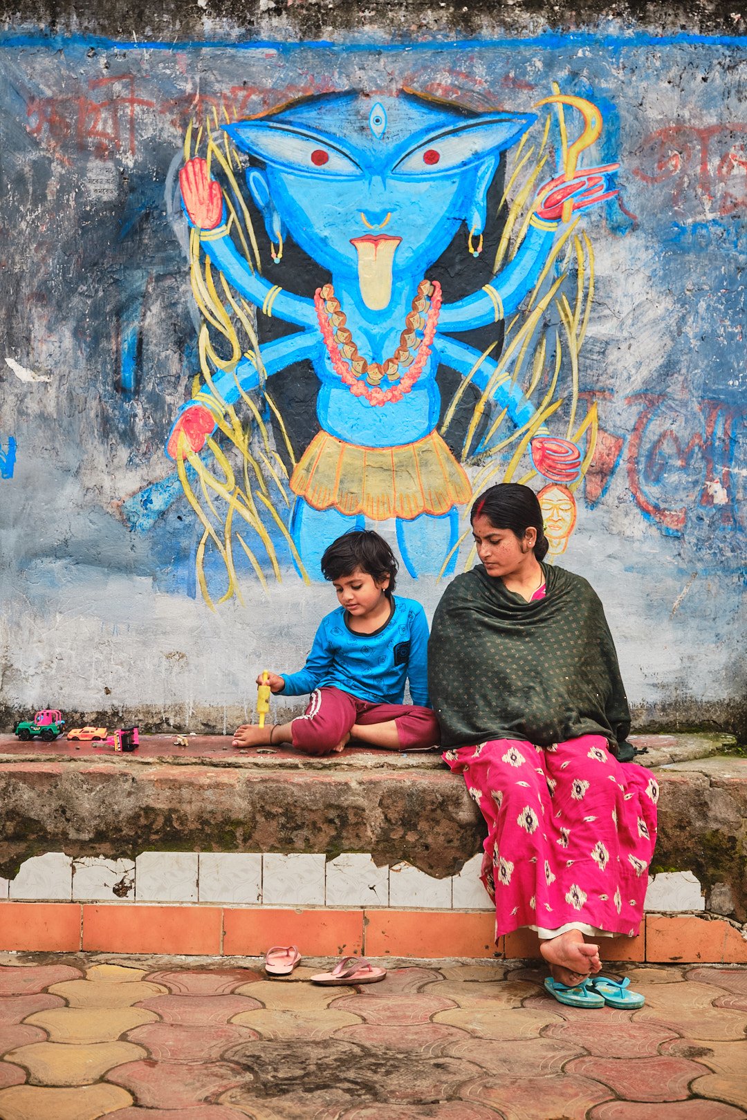 Portrait Mother Daughter Wall Painting Kali Kolkata India Street Documentary BTS Graphic Color Contrast