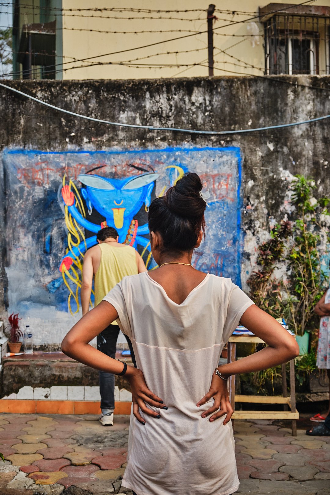 Girl Back Painting Kolkata India Street Documentary BTS